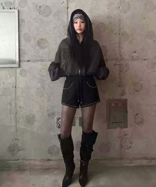 SHEPP(シープ)の「【26年秋冬新作】スタッズデザインスエードショートパンツ(その他パンツ・レディース・ブラック/ブラウン・M/L)」の21枚目の写真