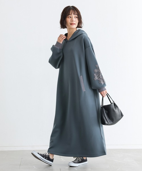 n'OrLABEL(ノアールレーベル)の「モチーフレース付フードワンピース(ワンピース・レディース・カーキ/ブラック/ブルーグリーン・FREE)」の1枚目の写真