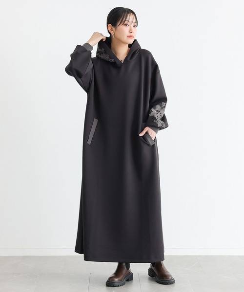 n'OrLABEL(ノアールレーベル)の「モチーフレース付フードワンピース(ワンピース・レディース・カーキ/ブラック/ブルーグリーン・FREE)」の2枚目の写真
