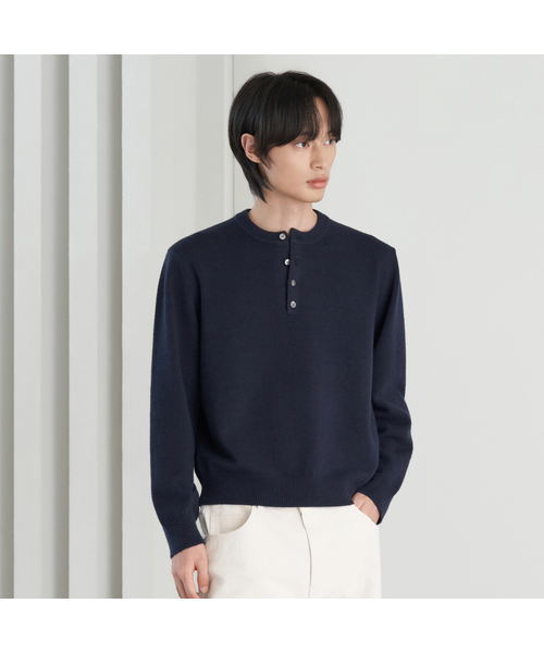 HYOJI(ヒョージ)の「26 FW ウォッシャブル ソフトタッチ ヘンリーネック クロップドニット(5カラー)(ニット/セーター・メンズ・クリーム/ネイビー/レッド/チャコール/ブラック・M/L)」の4枚目の写真