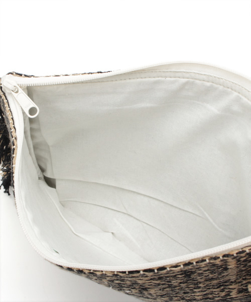 Lilas Campbell（リラキャンベル）の「【Lilas Campbell】 リラキャンベル LP MIX リネン クラッチflags （クラッチバッグ・レディース・ブラック/ホワイト・ONE SIZE）」の8枚目の写真