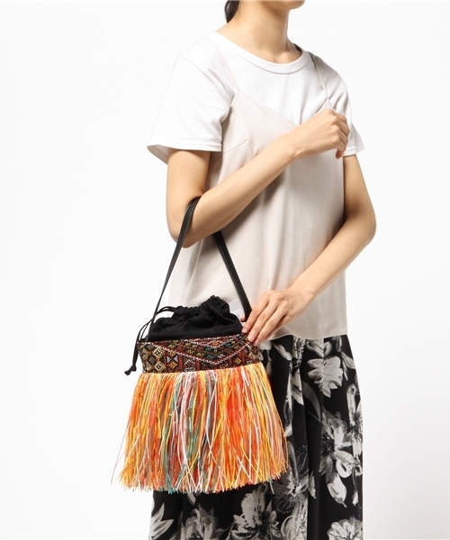 SOLPRESA（ソルプレーサ）の「【SOLPRESA】カラーフリンジバケツ型ショルダー（ショルダーバッグ・レディース・ブラック/ベージュ・FREE）」の9枚目の写真