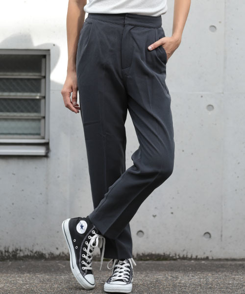 Denime(ドゥニーム)の「ハイウエストテーパードパンツ(その他パンツ・レディース・ベージュ/ブラック系その他・FREE)」の1枚目の写真