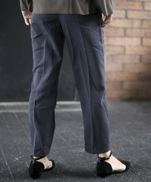 Denime(ドゥニーム)の「ハイウエストテーパードパンツ(その他パンツ・レディース・ベージュ/ブラック系その他・FREE)」の13枚目の写真