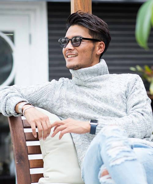 Vicci（ビッチ）の「『vicci/ヴィッチ』ケーブル編みタートルネック長袖ニットセーター（ニット/セーター・メンズ・ホワイト系その他6/ブラック/ブラック系その他2/グレー系その他/ミックスグレー/アイボリー/ホワイト系その他5/ネイビー/ホワイト系その他2/ホワイト系その他4/ブラック系その他/ホワイト系その他/ホワイト系その他3/ワインレッド/キャメル/グレー系その他2/ベージュ/オフホワイト/パープル/カーキ/レッド/ホワイト系その他7/インディゴブルー/ロイヤルブルー/ピンク/モカ/グリーン・L/M/46/44/XL）」の16枚目の写真