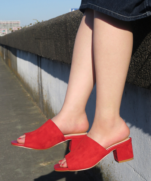 M by mio notis（エムバイミオノティス）の「スクエアトゥミュールサンダル（サンダル・レディース・レッド/アイボリー/ブラック/ベージュ/ブルー・L/LL/M/S）」の5枚目の写真