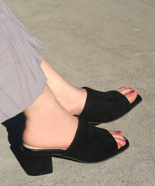 M by mio notis（エムバイミオノティス）の「スクエアトゥミュールサンダル（サンダル・レディース・レッド/アイボリー/ブラック/ベージュ/ブルー・L/LL/M/S）」の3枚目の写真