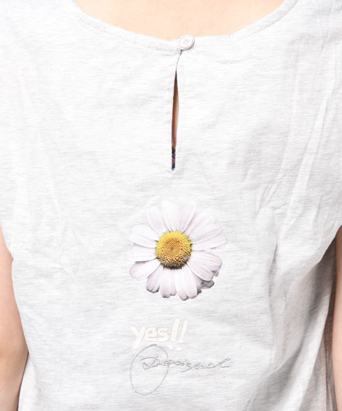 Desigual（デシグアル）の「「Desigual/デシグアル」Tシャツ（Tシャツ/カットソー・レディース・ホワイト系その他・SMALL/X-LARGE/MEDIUM）」の6枚目の写真