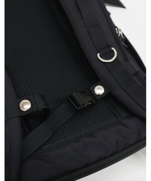 master-piece（マスターピース）の「master-piece / potential　バックパック / 01741-v2（バックパック/リュック・メンズ・ブラック/ネイビー/レッド/キャメル/オリーブ/グリーン/イエロー・FREE）」の8枚目の写真