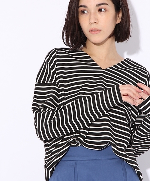 niko and...(ニコアンド)の「TRポリウレタン機能付きVネックプルオーバー(シャツ/ブラウス・レディース・ホワイト/ブラック/その他1/その他2/その他3/ピンク・LARGE/MEDIUM)」の1枚目の写真