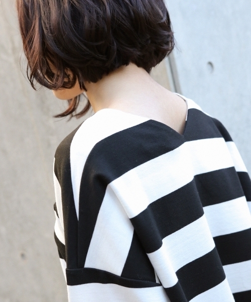 niko and...(ニコアンド)の「TRポリウレタン機能付きVネックプルオーバー(シャツ/ブラウス・レディース・ホワイト/ブラック/その他1/その他2/その他3/ピンク・LARGE/MEDIUM)」の7枚目の写真