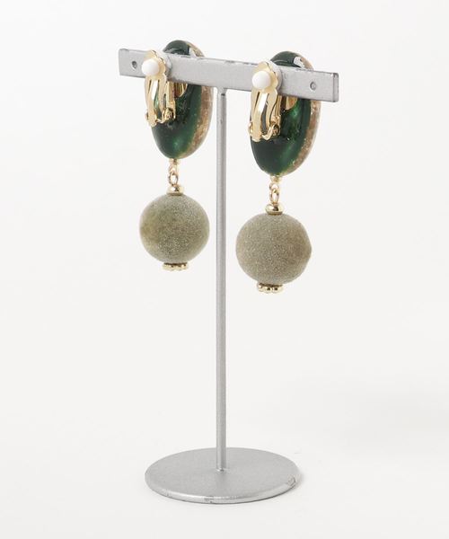 natural couture(ナチュラルクチュール)の「ゴールド埋め込みイヤリング(イヤリング・レディース・ピンク/グリーン/その他1・FREE)」の4枚目の写真