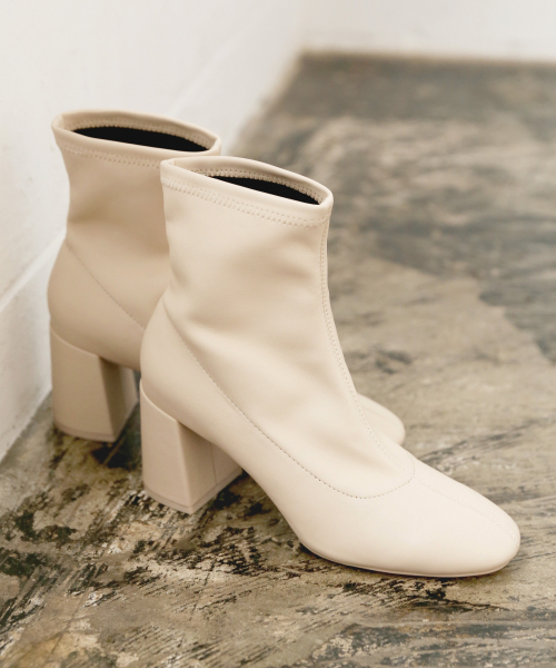 LOWRYS FARM(ローリーズファーム)の「ストレッチブーツ 821239(ブーツ・レディース・ブラック/アイボリー・MEDIUM/LARGE)」の2枚目の写真