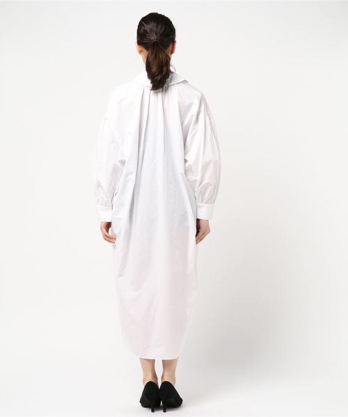 ADAM ET ROPE'(アダムエロペ)の「ギャザーサックワンピース(ワンピース・レディース・ホワイト/ライトグリーン・FREE)」の4枚目の写真