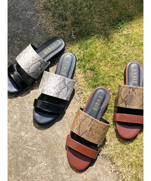 EVRIS(エヴリス)の「パイソンライクフラットサンダル(サンダル・レディース・ブラウン/ブラック・MEDIUM/LARGE)」の13枚目の写真