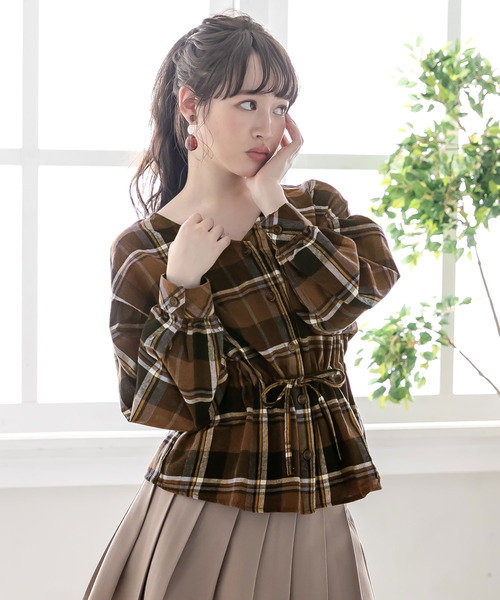 Newlyme（ニューリーミー）の「チェックドロストＶネックブラウス（シャツ/ブラウス・レディース・ベージュ/ブラウン/レッド/アイボリー・MEDIUM/LARGE）」の3枚目の写真