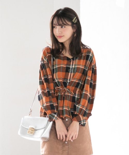 Newlyme（ニューリーミー）の「チェックドロストＶネックブラウス（シャツ/ブラウス・レディース・ベージュ/ブラウン/レッド/アイボリー・MEDIUM/LARGE）」の4枚目の写真