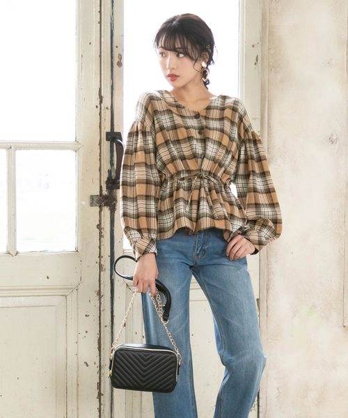 Newlyme（ニューリーミー）の「チェックドロストＶネックブラウス（シャツ/ブラウス・レディース・ベージュ/ブラウン/レッド/アイボリー・MEDIUM/LARGE）」の5枚目の写真