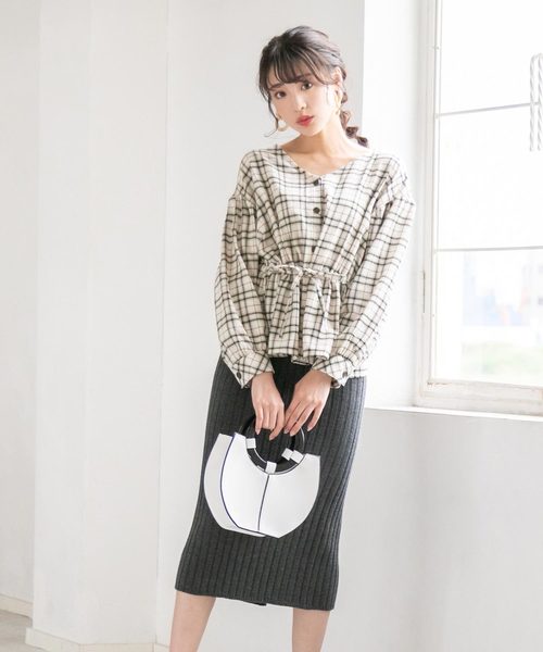 Newlyme（ニューリーミー）の「チェックドロストＶネックブラウス（シャツ/ブラウス・レディース・ベージュ/ブラウン/レッド/アイボリー・MEDIUM/LARGE）」の11枚目の写真