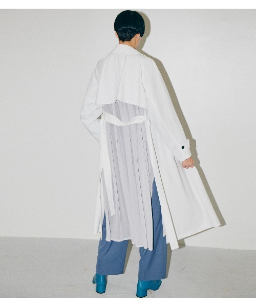 LE CIEL BLEU(ルシェルブルー)の「Asymmetric Trench Coat(トレンチコート・レディース・ホワイト/ベージュ・36)」の5枚目の写真