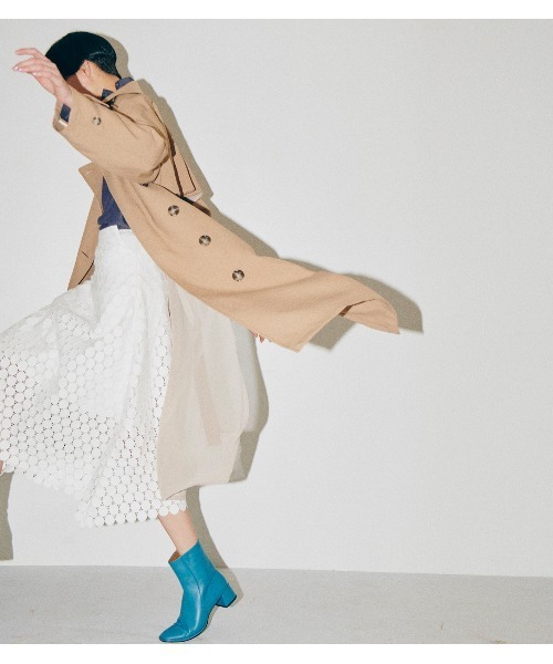 LE CIEL BLEU(ルシェルブルー)の「Asymmetric Trench Coat(トレンチコート・レディース・ホワイト/ベージュ・36)」の6枚目の写真