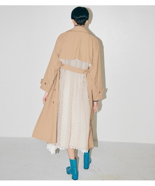 LE CIEL BLEU(ルシェルブルー)の「Asymmetric Trench Coat(トレンチコート・レディース・ホワイト/ベージュ・36)」の8枚目の写真