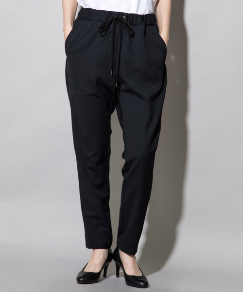 Munich（ミューニック）の「トリアセテートファイバーオックス　テーパードパンツ（その他パンツ・レディース・ブラック/ベージュ・S/M/XS）」の2枚目の写真