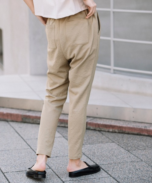 Munich（ミューニック）の「トリアセテートファイバーオックス　テーパードパンツ（その他パンツ・レディース・ブラック/ベージュ・S/M/XS）」の6枚目の写真