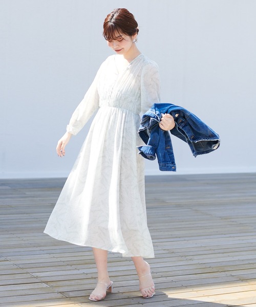 natural couture(ナチュラルクチュール)の「フェザー柄ギャザーデザインワンピース(ワンピース・レディース・カーキ/ピンクベージュ/その他1/その他2・FREE)」の4枚目の写真