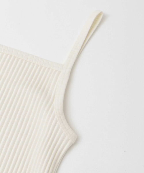 URBAN RESEARCH(アーバンリサーチ)の「スクエアネックキャミソール(キャミソール・レディース・ブラック/ベージュ/オフホワイト・FREE)」の17枚目の写真