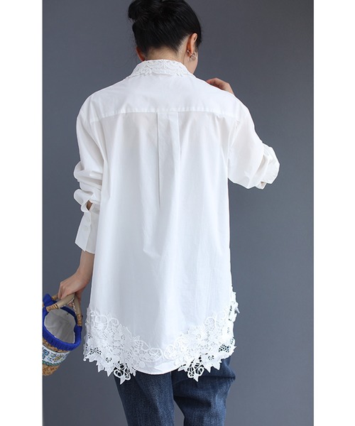 cawaii(カワイイ)の「白花浮かぶデコレーションレースのシャツトップス(シャツ/ブラウス・レディース・ホワイト・FREE)」の2枚目の写真