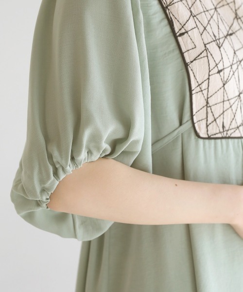 Bab(バブ)の「フロント刺繍ワンピース(ワンピース・レディース・ブラック/ベージュ/アイボリー/ミント・38)」の14枚目の写真