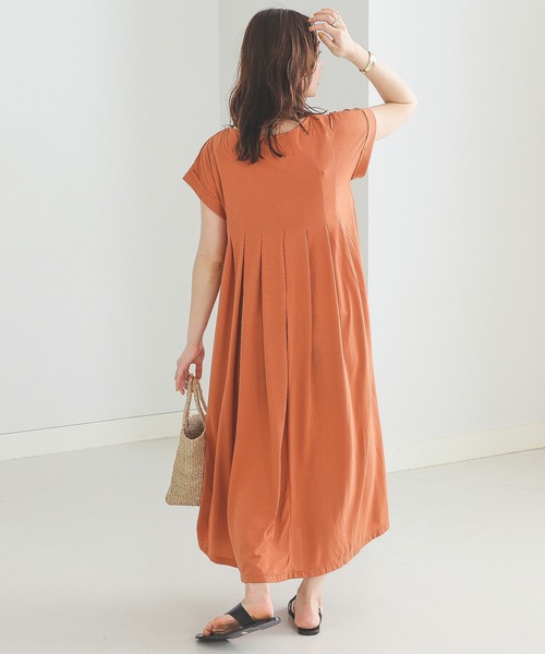 BEAMS HEART（ビームスハート）の「BEAMS HEART / タック フレアワンピース（ワンピース・レディース・ネイビー/オリーブ/オレンジ/ブラウン/ブラック・FREE）」の6枚目の写真