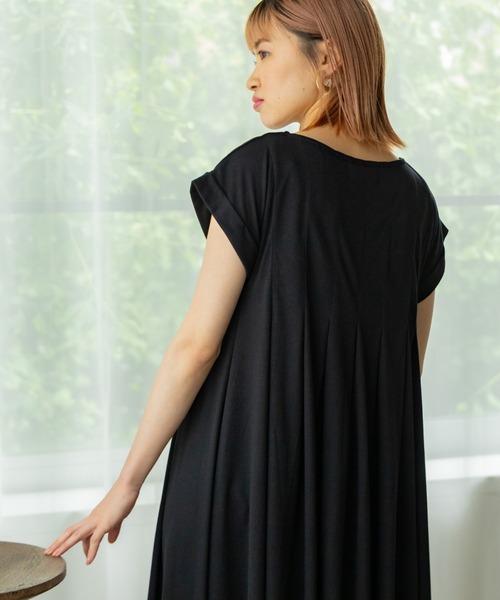 BEAMS HEART（ビームスハート）の「BEAMS HEART / タック フレアワンピース（ワンピース・レディース・ネイビー/オリーブ/オレンジ/ブラウン/ブラック・FREE）」の15枚目の写真