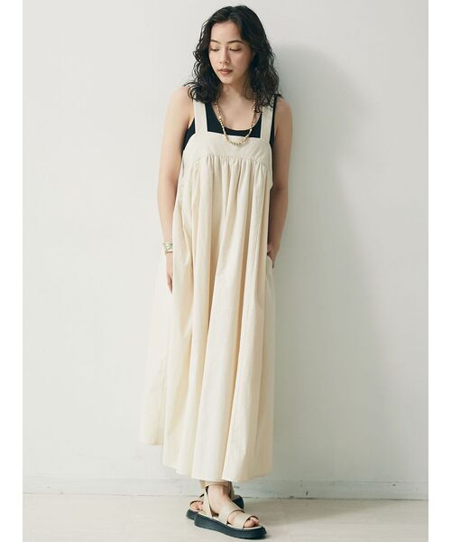 LAGUNAMOON(ラグナムーン)の「ギャザーフレアーキャミワンピース(ワンピース・レディース・アイボリー/ブラック・FREE)」の1枚目の写真