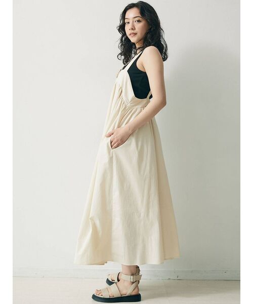 LAGUNAMOON(ラグナムーン)の「ギャザーフレアーキャミワンピース(ワンピース・レディース・アイボリー/ブラック・FREE)」の7枚目の写真