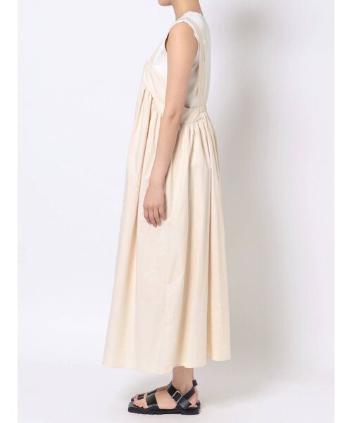 LAGUNAMOON(ラグナムーン)の「ギャザーフレアーキャミワンピース(ワンピース・レディース・アイボリー/ブラック・FREE)」の10枚目の写真