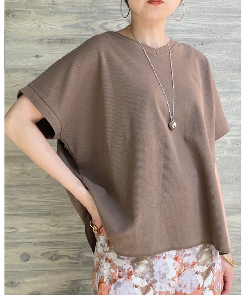 She's Closet(シーズクローゼット)の「Vネック無地コットンワッフル半袖tシャツ(Tシャツ/カットソー・レディース・チャコールグレー/ブラック/オフホワイト/モカ/グレイッシュベージュ・FREE)」の7枚目の写真