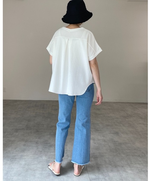 She's Closet(シーズクローゼット)の「Vネック無地コットンワッフル半袖tシャツ(Tシャツ/カットソー・レディース・チャコールグレー/ブラック/オフホワイト/モカ/グレイッシュベージュ・FREE)」の12枚目の写真