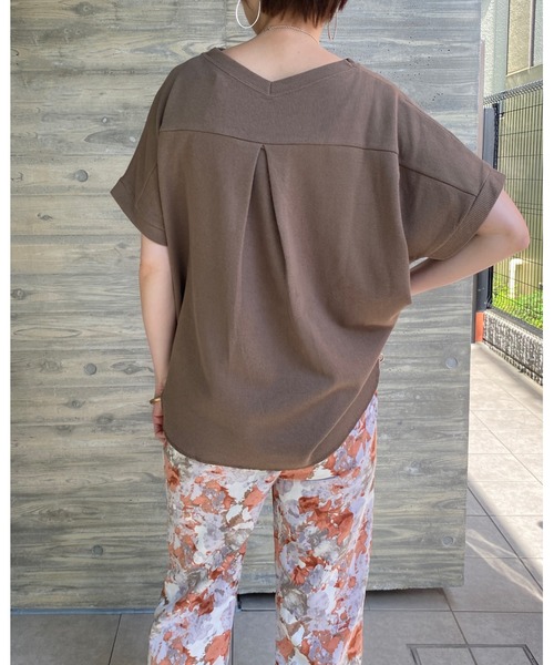 She's Closet(シーズクローゼット)の「Vネック無地コットンワッフル半袖tシャツ(Tシャツ/カットソー・レディース・チャコールグレー/ブラック/オフホワイト/モカ/グレイッシュベージュ・FREE)」の14枚目の写真