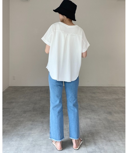 She's Closet(シーズクローゼット)の「Vネック無地コットンワッフル半袖tシャツ(Tシャツ/カットソー・レディース・チャコールグレー/ブラック/オフホワイト/モカ/グレイッシュベージュ・FREE)」の16枚目の写真