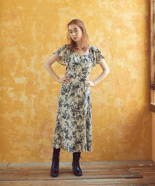 Lina la mer.(リナラメール)の「【Lina la mer. /リナラメール】フレアスリーブ フラワープリントワンピース(ワンピース・レディース・カーキ/ブラック/ブラウン・SMALL/MEDIUM)」の3枚目の写真
