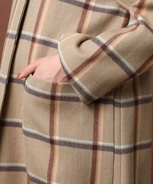 DRESSTERIOR（ドレステリア）の「◆【CLASSY.12月号掲載】ツイードチェックステンカラーコート（ステンカラーコート・レディース・ベージュ系その他2・38/36）」の7枚目の写真