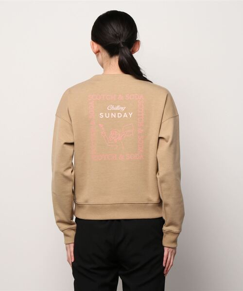 MAISON SCOTCH（メゾンスコッチ）の「グラフィック モックネックスウェット【162471】（スウェット・レディース・ベージュ・X-SMALL/SMALL）」の2枚目の写真