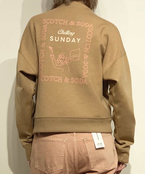 MAISON SCOTCH（メゾンスコッチ）の「グラフィック モックネックスウェット【162471】（スウェット・レディース・ベージュ・X-SMALL/SMALL）」の4枚目の写真