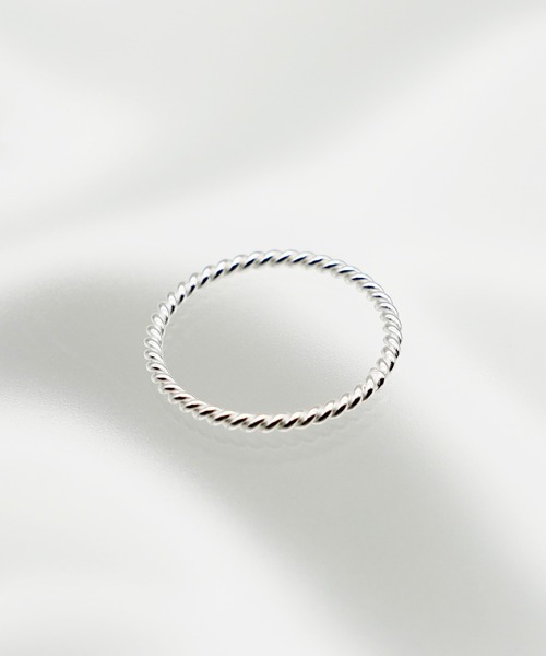 ISOLATION(アイソレーション)の「【ISOLATION / アイソレーション】silver925 Twist Ring / シルバー925 ツイストリング(リング・レディース・シルバー・#11)」の1枚目の写真