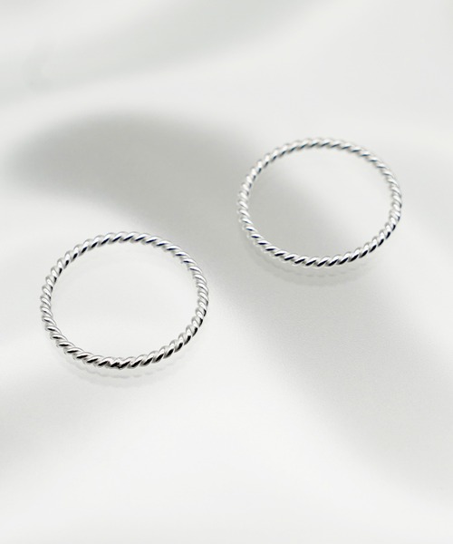 ISOLATION(アイソレーション)の「【ISOLATION / アイソレーション】silver925 Twist Ring / シルバー925 ツイストリング(リング・レディース・シルバー・#11)」の4枚目の写真
