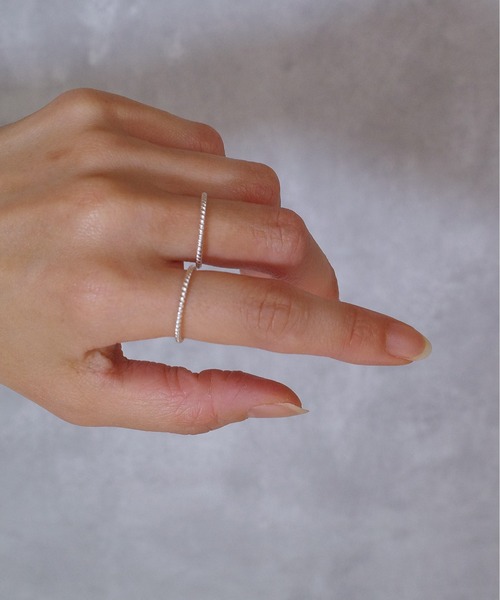 ISOLATION(アイソレーション)の「【ISOLATION / アイソレーション】silver925 Twist Ring / シルバー925 ツイストリング(リング・レディース・シルバー・#11)」の3枚目の写真