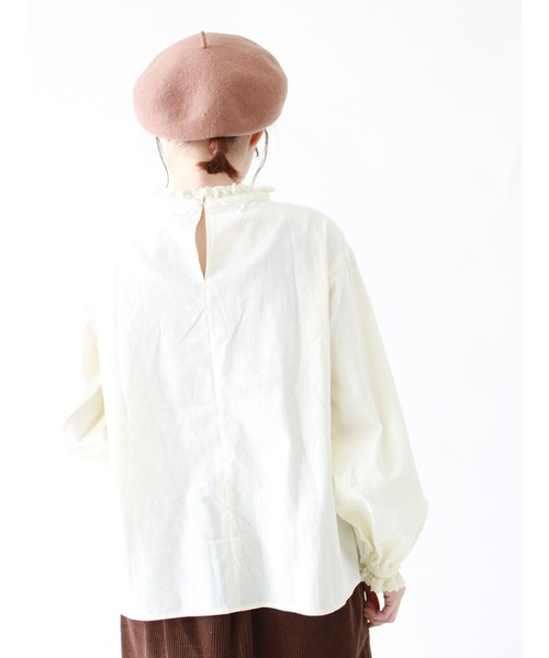 ehka sopo(エヘカソポ)の「【カタログ掲載アイテム】スタンドレース衿ブラウス(シャツ/ブラウス・レディース・グレー/オフホワイト/ミント/キナリ・フリ-)」の6枚目の写真