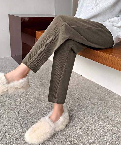 me+em select（ミームセレクト）の「コーデュロイテーパードパンツ（その他パンツ・レディース・アイボリー/モカ/チャコール/ブラウン/ブラック・FREE）」の5枚目の写真
